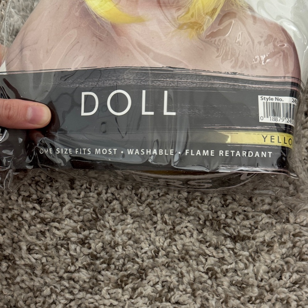 Yellow Wig - Picture 5 of 5